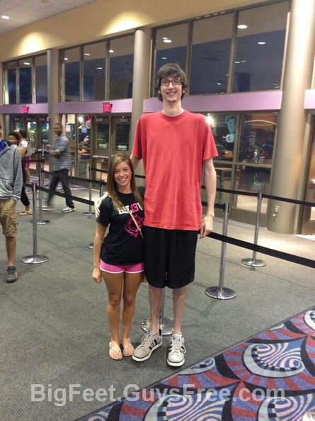 7'1 huge feet